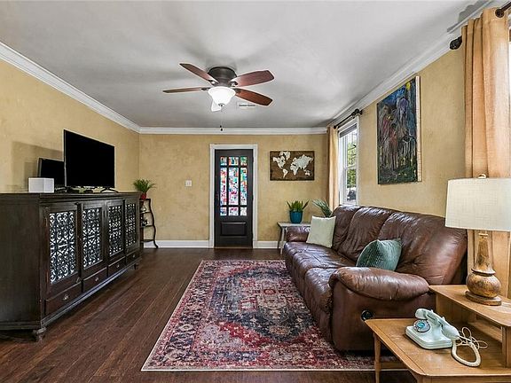 4th image of 16 Labarre Pl