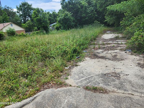 5th image of 1739 Eveline Ave