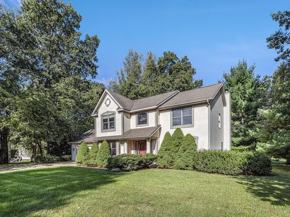 9744 Chambray St, Portage, MI 49002