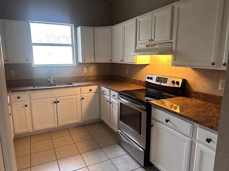 2701 Waver St — Photo 8