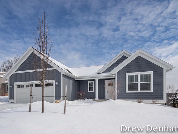2nd image of 2550 Stockwood Dr NE