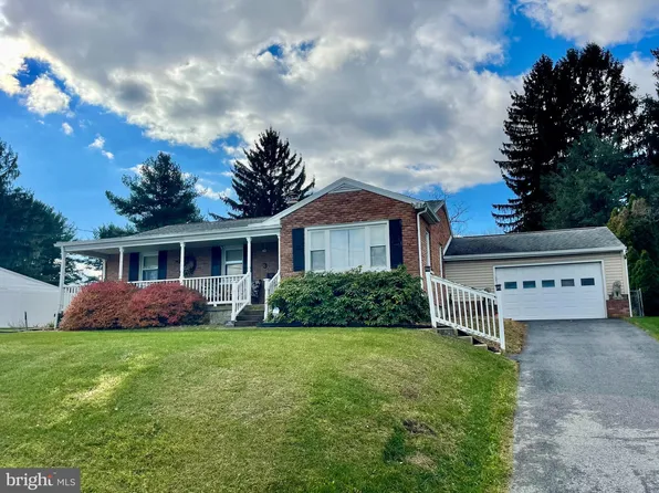 3 Vista Dr, New Cumberland, PA 17070