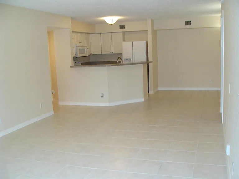 4235 S 57th Ave #102E — Photo 4