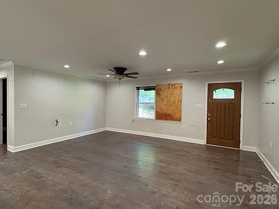 5th image of 6081 Cambridge Dr