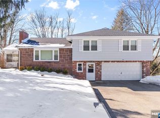 4 Rolling Ridge Rd, Upper Saddle River, NJ 07458