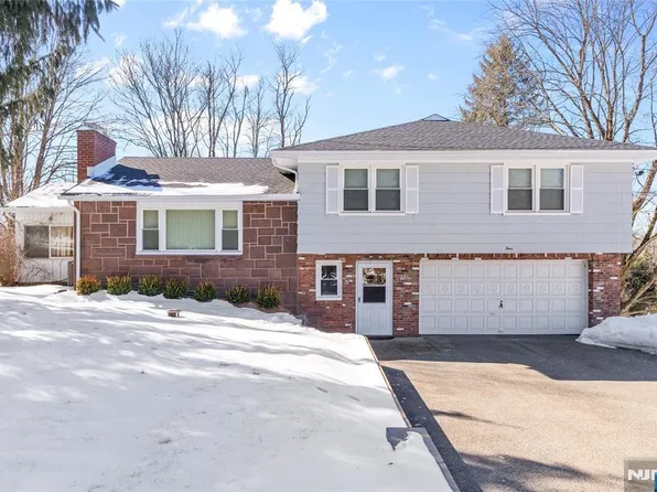 4 Rolling Ridge Rd, Upper Saddle River, NJ 07458