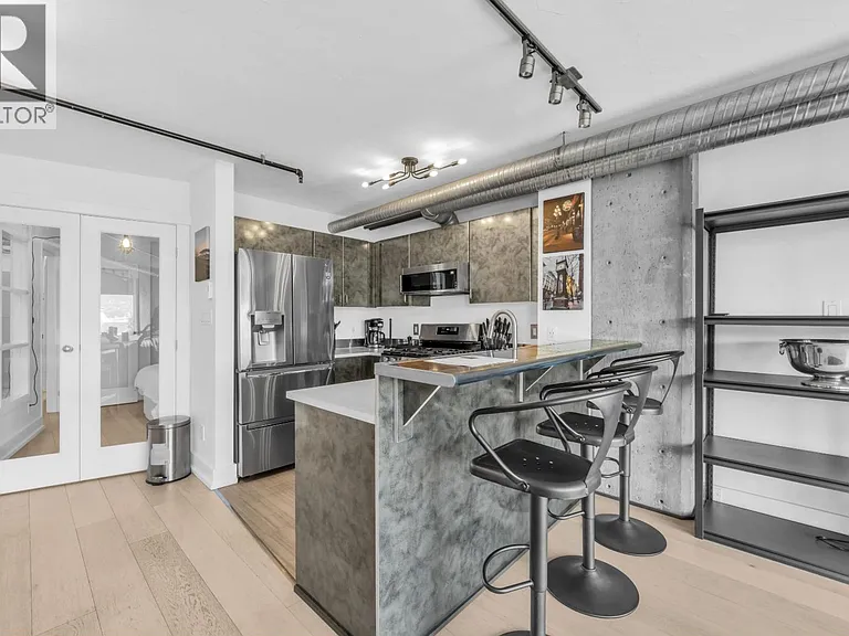 27 Alexander St #608 — Photo 4