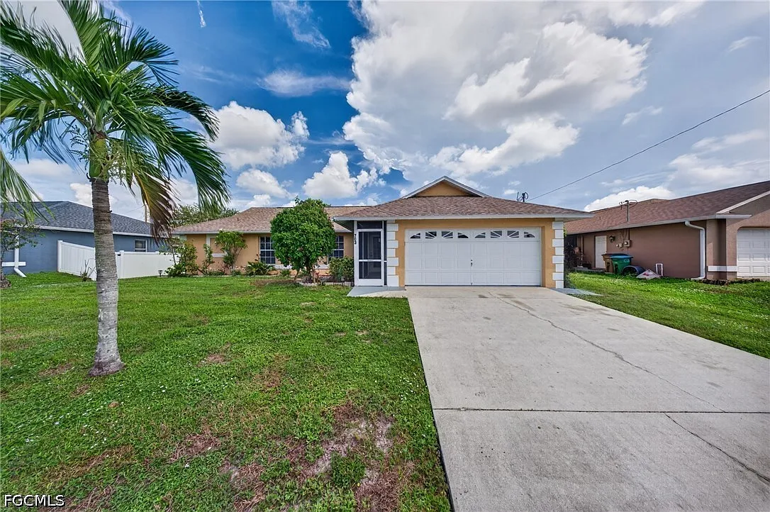 3 bed, 2.0 bath, 1232 sqft, $2,000 — Photo 3
