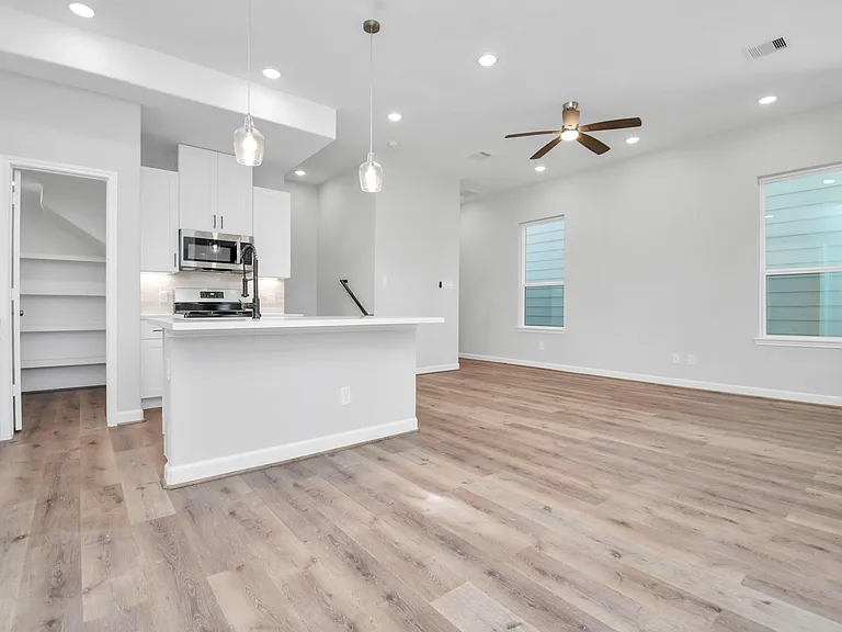2355 Hoskins Dr — Photo 8