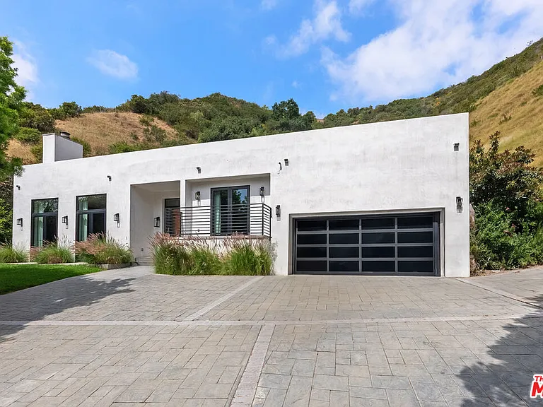 1739 San Ysidro Dr — Photo 1