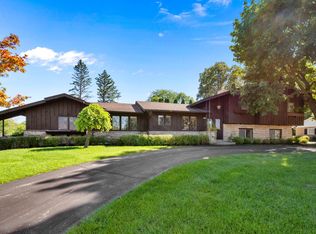 2205 W Woodbury Ln, Glendale, WI 53209