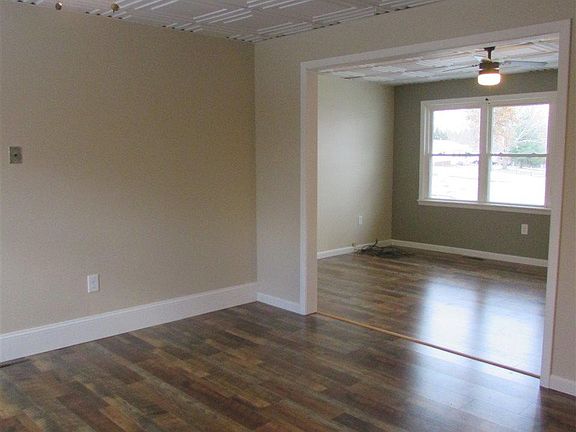 4th image of 825 McKee Dr