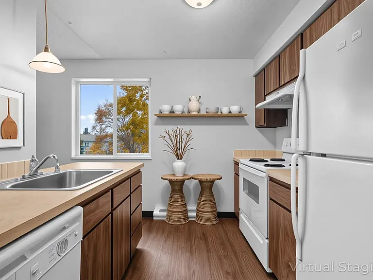 MOVE IN SPECIAL! 50% OFF SECOND MONTHS RENT - THE SHARP APARTMENTS! — Photo 8