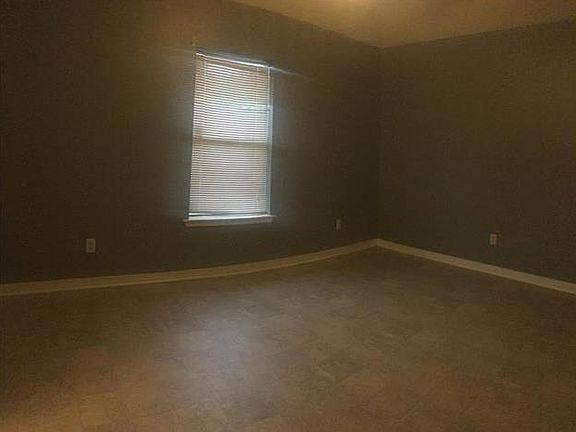 3rd image of 272 Louise Ct