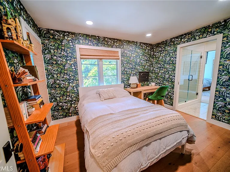 843 La Vista Dr — Photo 24