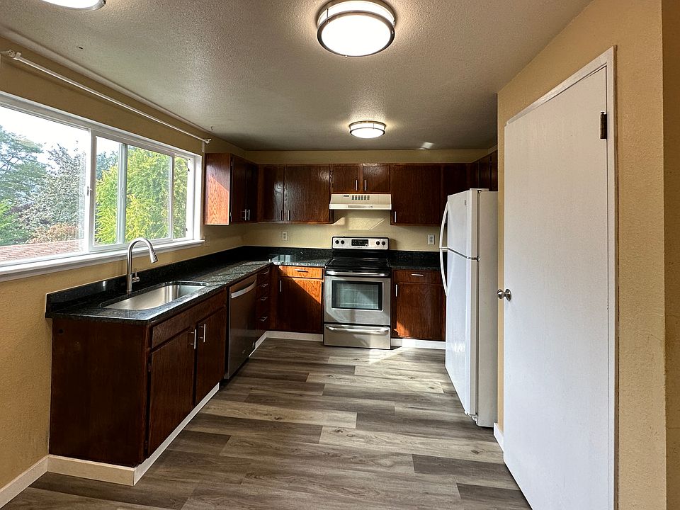 1st image of 1607 Norpoint Way NE #D