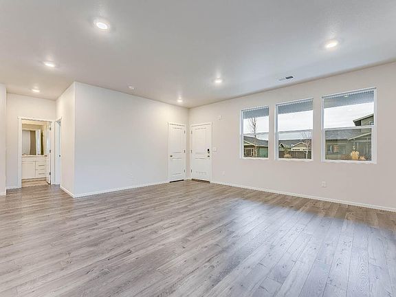 5th image of 440 NE Union Loop #170