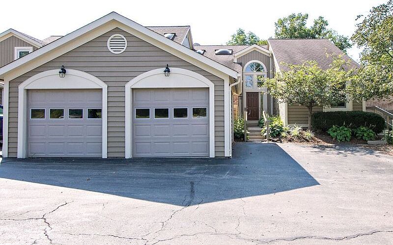 1st image of 11809 Vaukvalley Ln