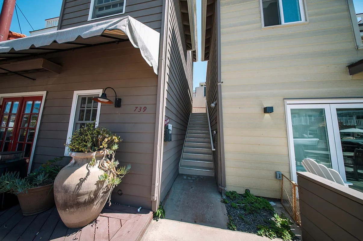 2 bed, 1.5 bath, 1200 sqft, $5,000 — Photo 3