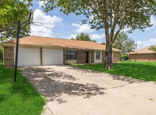 310 Pebble Creek Ln, Red Oak, TX 75154