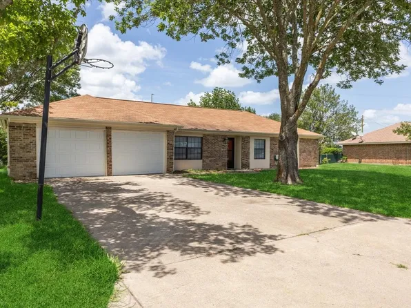 310 Pebble Creek Ln, Red Oak, TX 75154