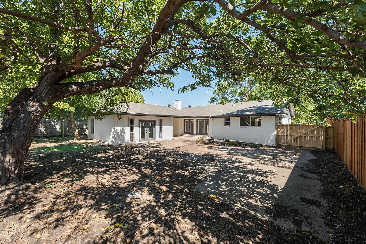 Building Photo - 706 S Waterview Dr