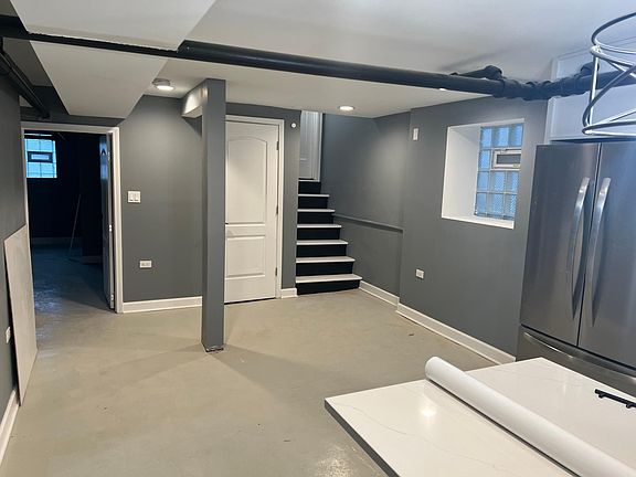 3rd image of 6134 N Campbell Ave #Basement