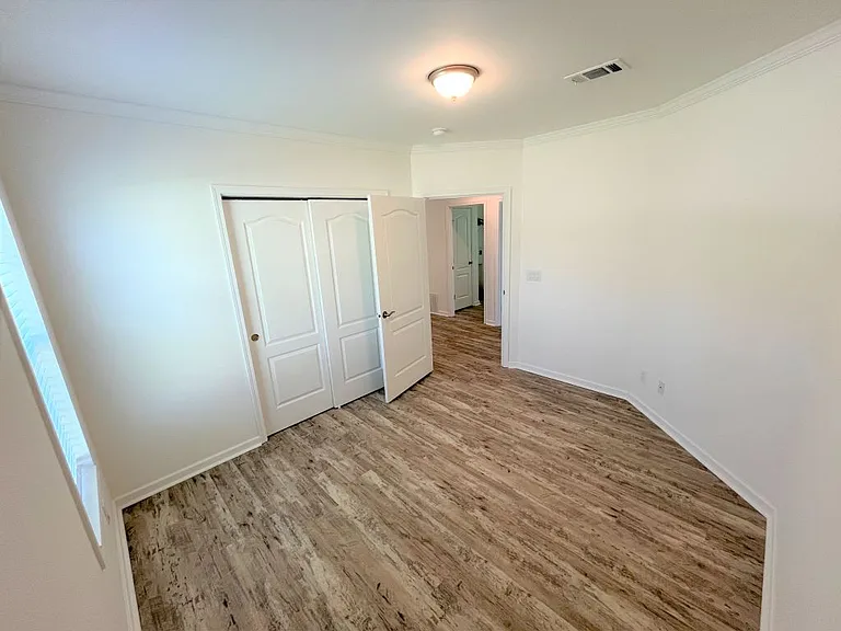 5610 Woodford St #5610E — Photo 11