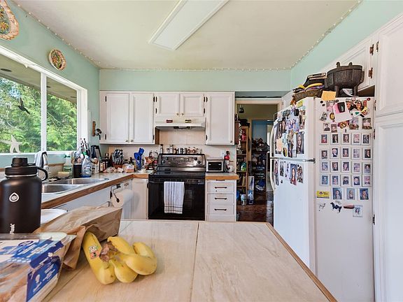 3rd image of 2187 Burgoyne Rd