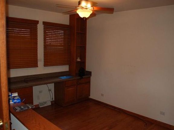 4th image of 181 E Van Buren St APT 1