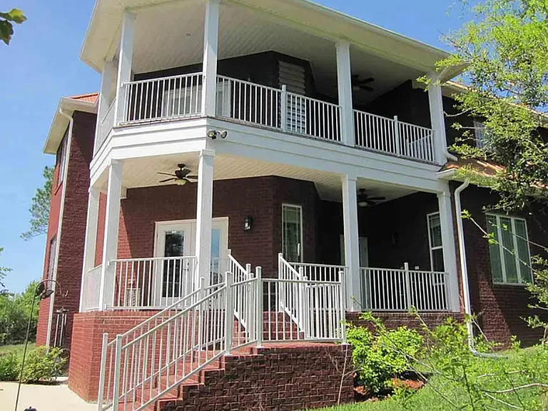 2610 Caldwell Cir — Photo 2