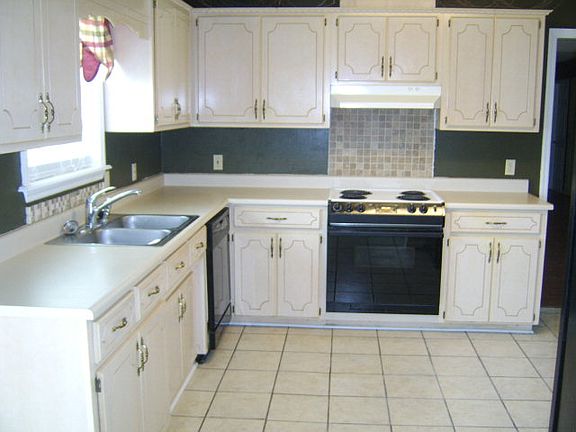 3rd image of 4323 Hampton Dr
