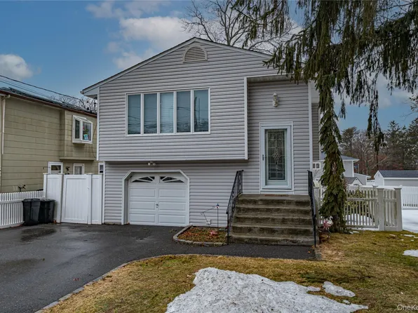 345 Collington Drive, Ronkonkoma, NY 11779