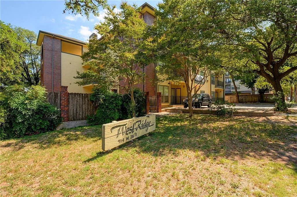 914 W 26th St Apt 206 — Photo 4