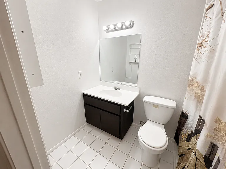 2931 E Beck Ln — Photo 9