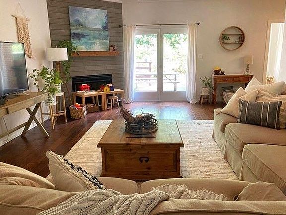 3rd image of 8866 Blackheath Way