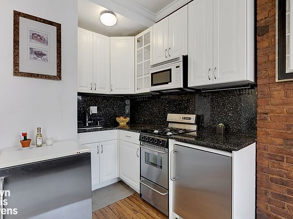 3rd image of 128 E 83rd St