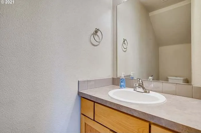 Half bath (downstairs)