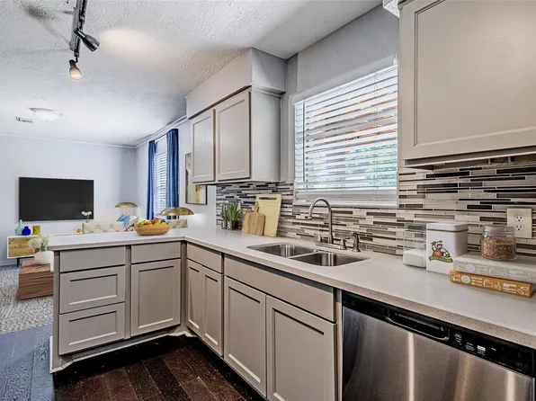 214 Brookdale Dr, League City, TX 77573