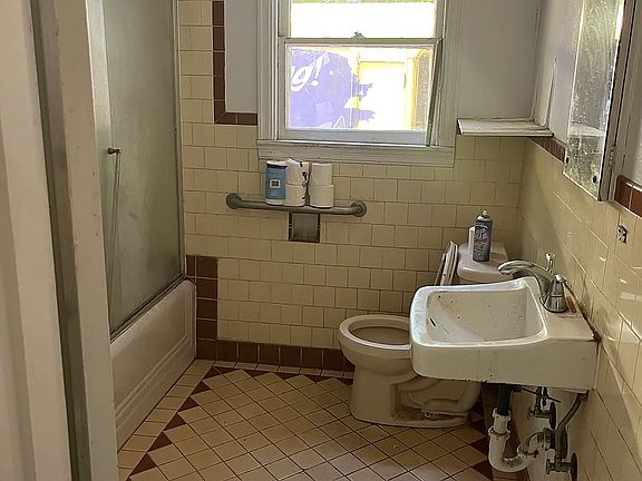 4th image of 3024 Clayton Rd