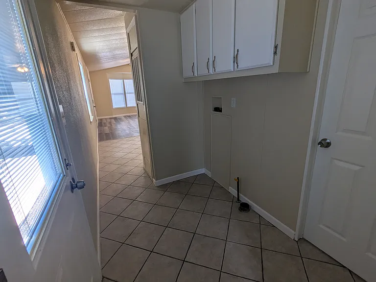 927 E F St #24 — Photo 10
