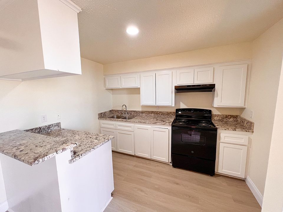 1st image of 105 Cypress Dr #2