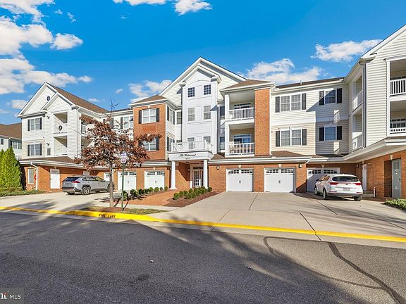 3rd image of 15211 Royal Crest Dr Unit 406