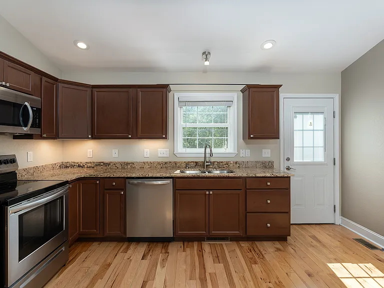 32 Oakcrest Dr — Photo 10