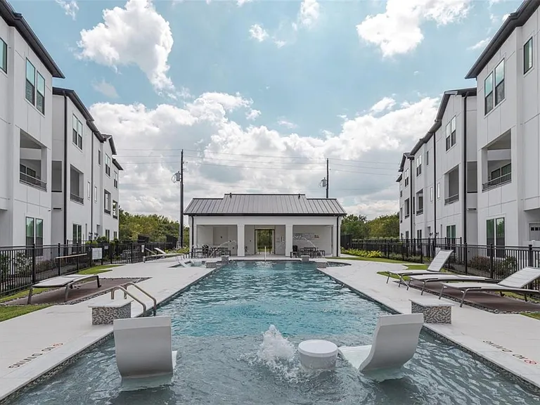 2802 Grand Fountains Dr #F — Photo 3