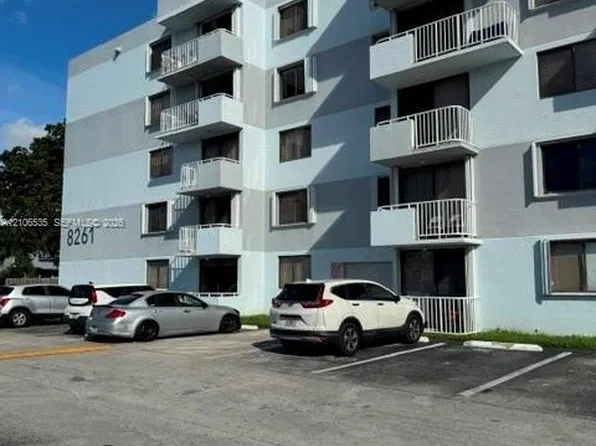 8261 NW 8th St, Miami, FL