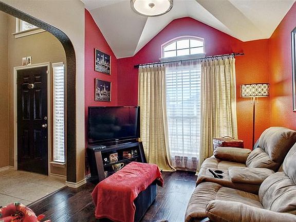2nd image of 2029 Mountain Hawk Dr