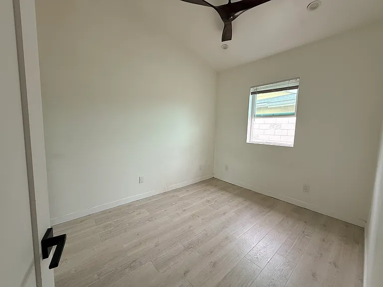 8111 Clemens Ave — Photo 11