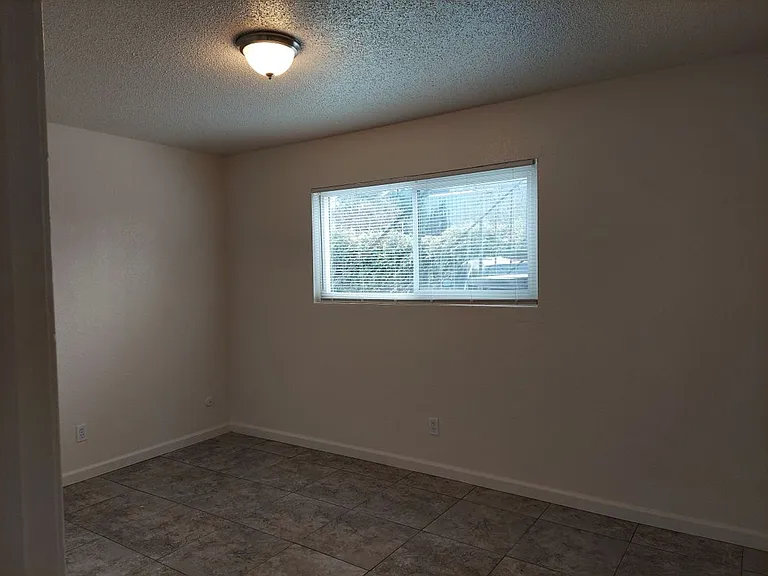 GRA168 — Photo 6