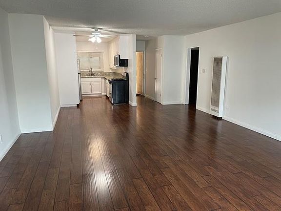4th image of 141 N Kenwood St #4